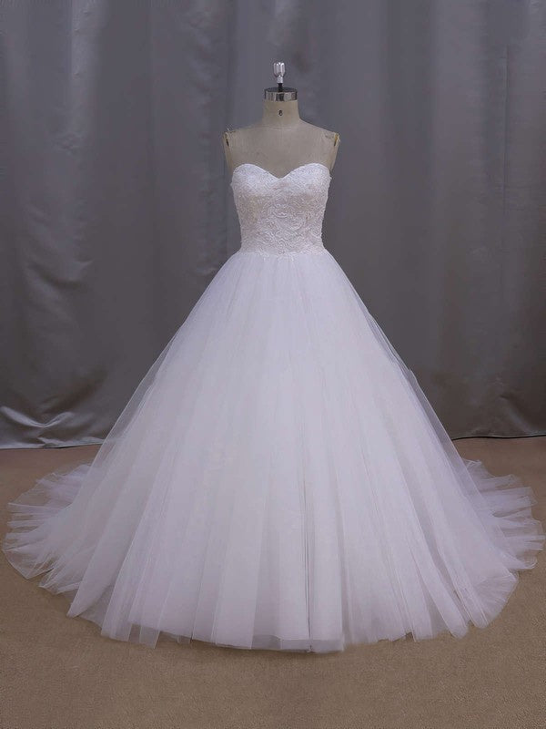 Beautiful Strapless Sweetheart Lace Tulle Court Train Wedding Dresses