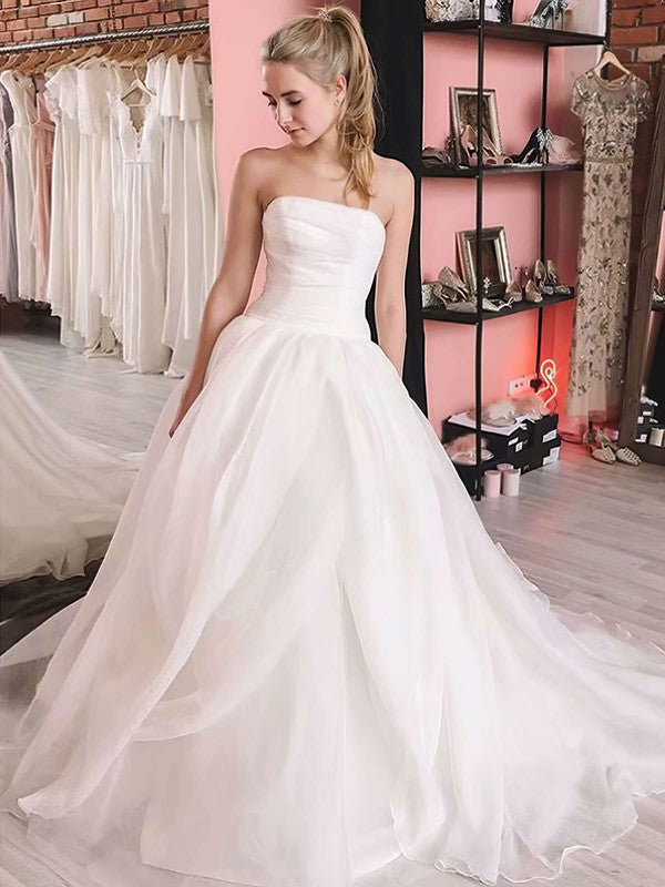 Sexy Sleeveless Strapless Organza Sweep Train Wedding Dresses with Ruffles