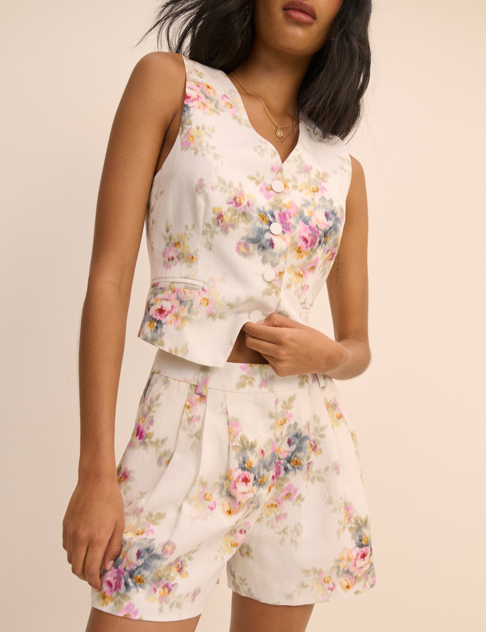 White Floral Pleated Tailored Suki Shorts