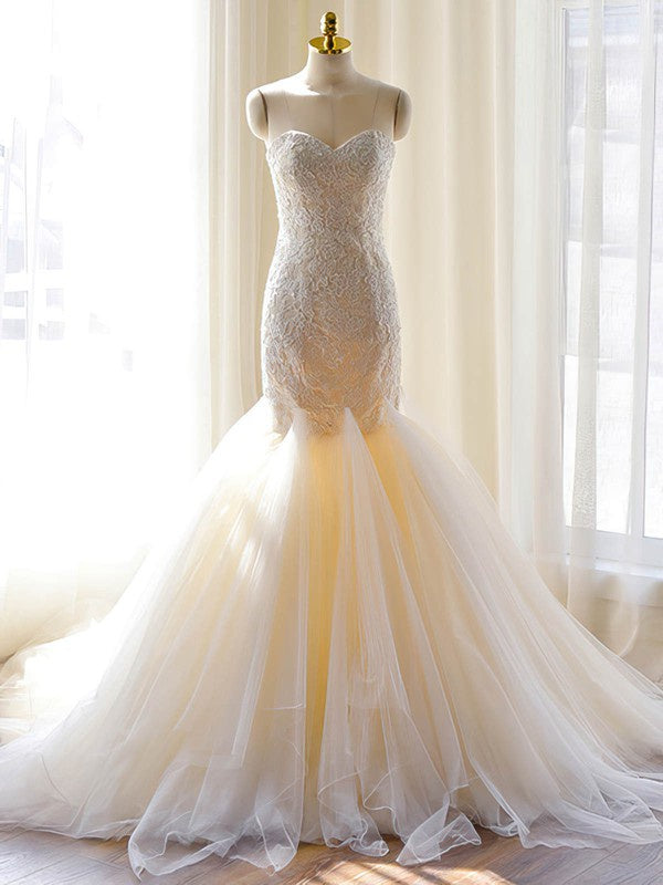 Glamorous Sweetheart Trumpet Strapless Sweetheart Lace Tulle Wedding Dresses with Court Train