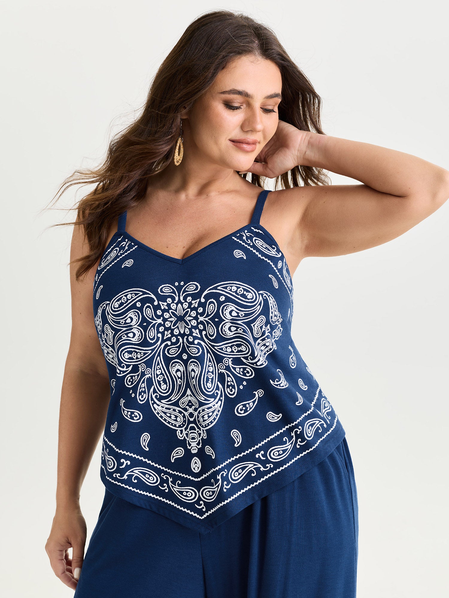Stretchy Paisley Print Curvy Hem Tank Top