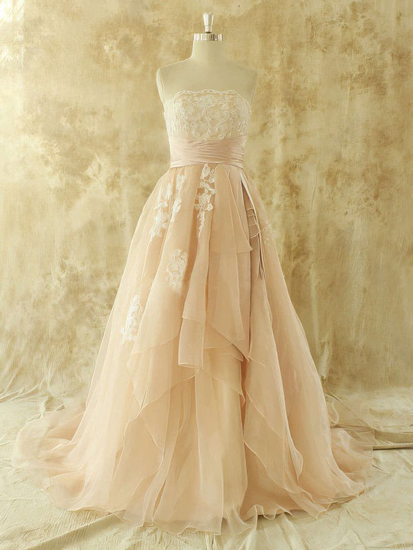 Beautiful Organza Court Train A-Line Lace Wedding Dresses with Appliques