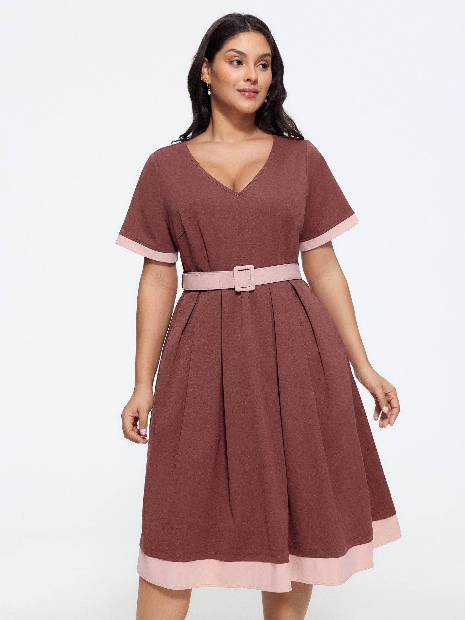 V‑Neck Contrast Trim Belted Pleated Midi Dress