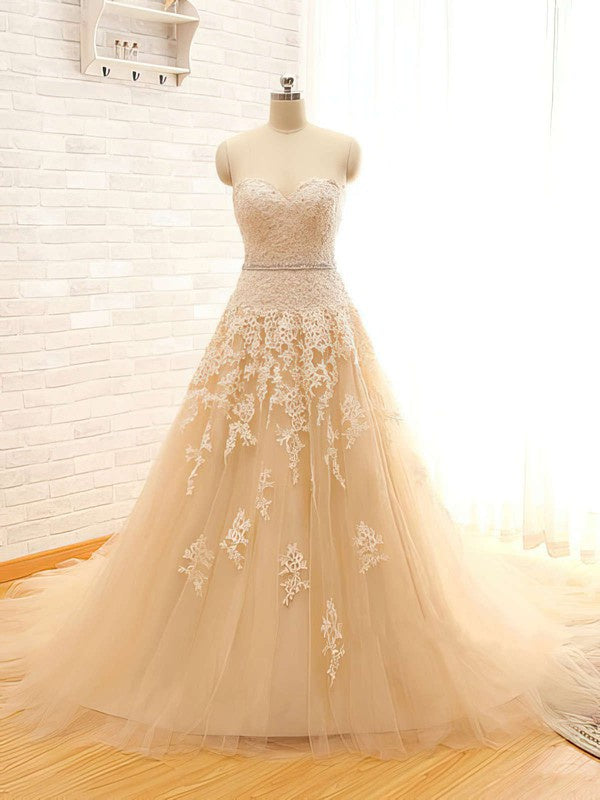 Elegant Strapless Sweetheart Lace Tulle Ball Gown Wedding Dresses with Chapel Train