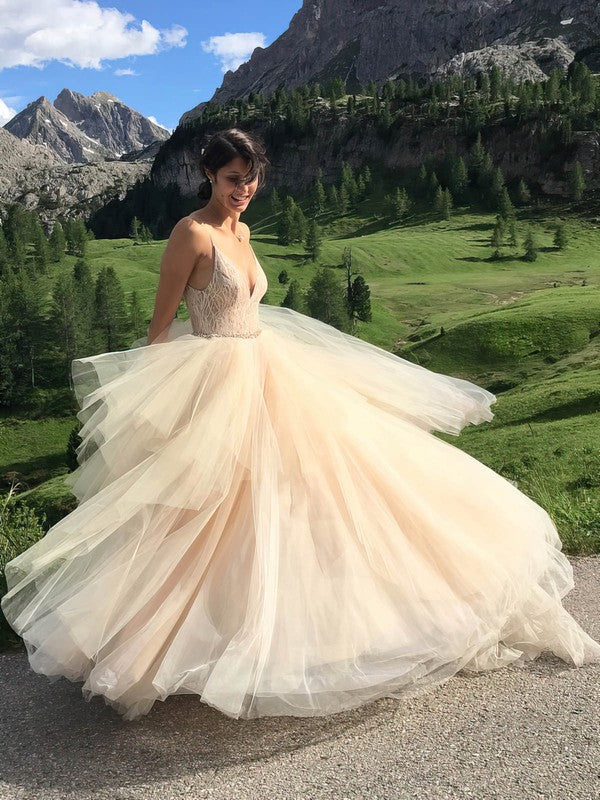 Sexy Sleeveless V-Neck Tulle Ball Gown Wedding Dresses with Sweep Train