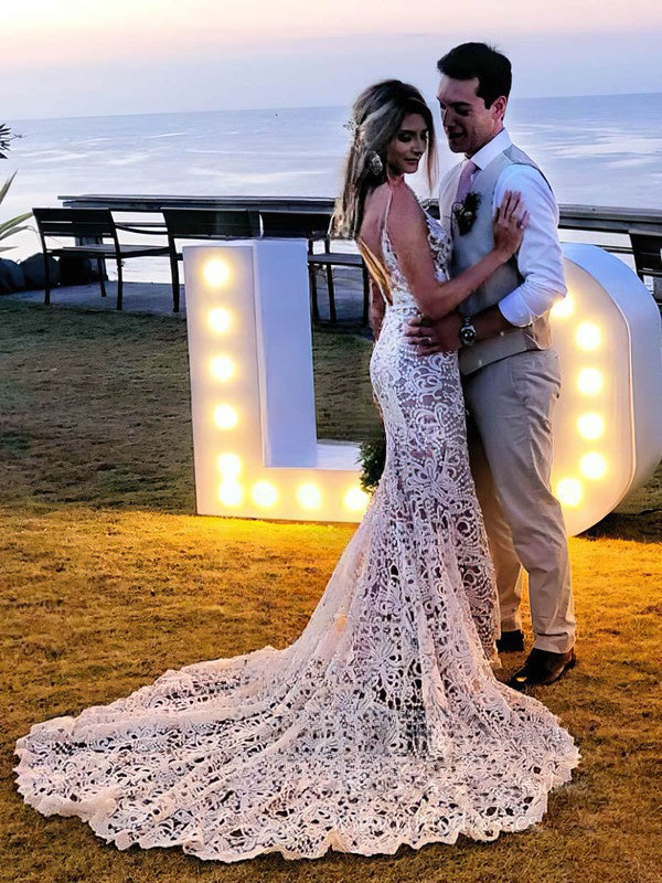 Fashionable Mermaid V-Neck Lace Court Train Wedding Dresses with Split