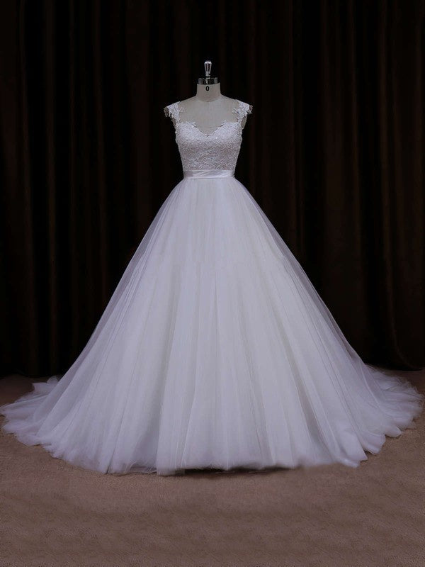 Gorgeous Ball Gown Sweetheart Sleeveless Tulle Cathedral Train Wedding Dresses with Ribbon