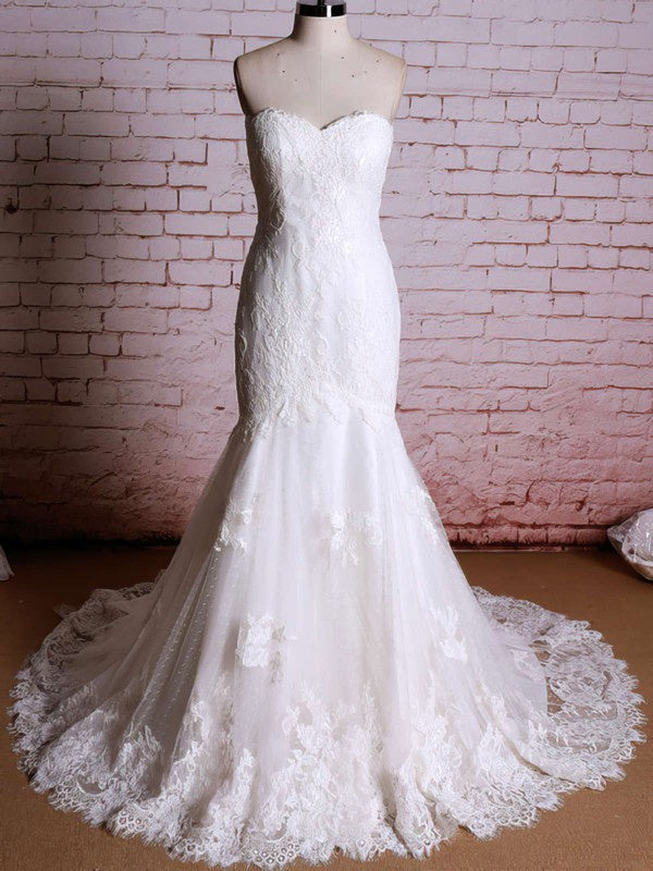 Luxurious Trumpet Sweetheart Strapless Lace Tulle Court Train Wedding Dresses with Appliques