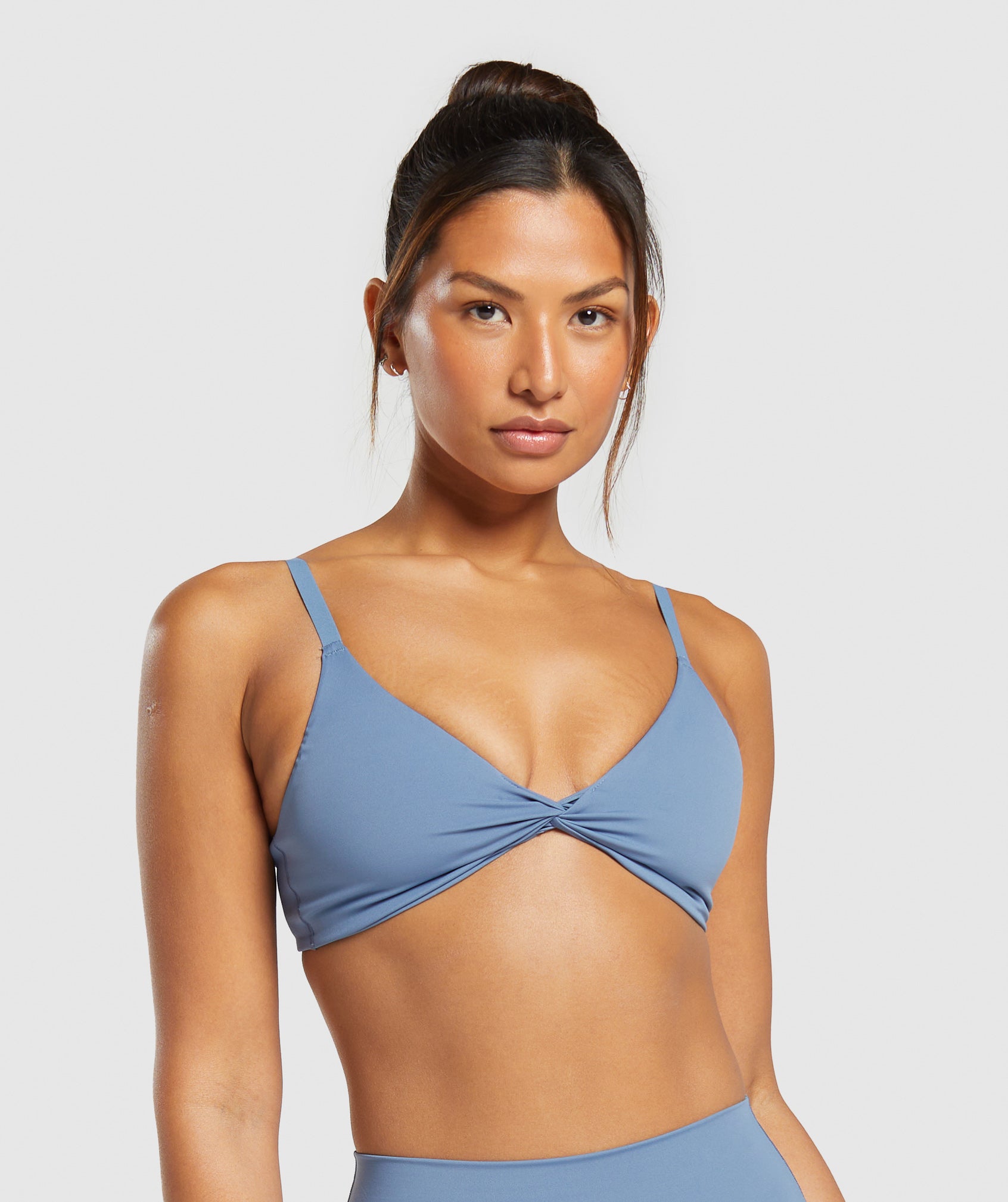 Gymshark ELEVATE TWIST FRONT BRALETTE - Faded Blue