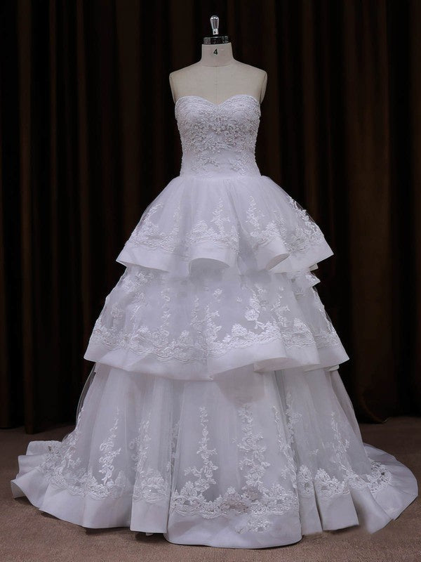 Beautiful Tiered Sweetheart Strapless Lace Ball Gown Wedding Dresses with Sweep Train